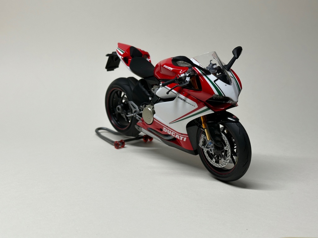 * 1/12 DUCATI PANIGALE 1199S Tricolore TAMIYA - Page 4 Img_1077