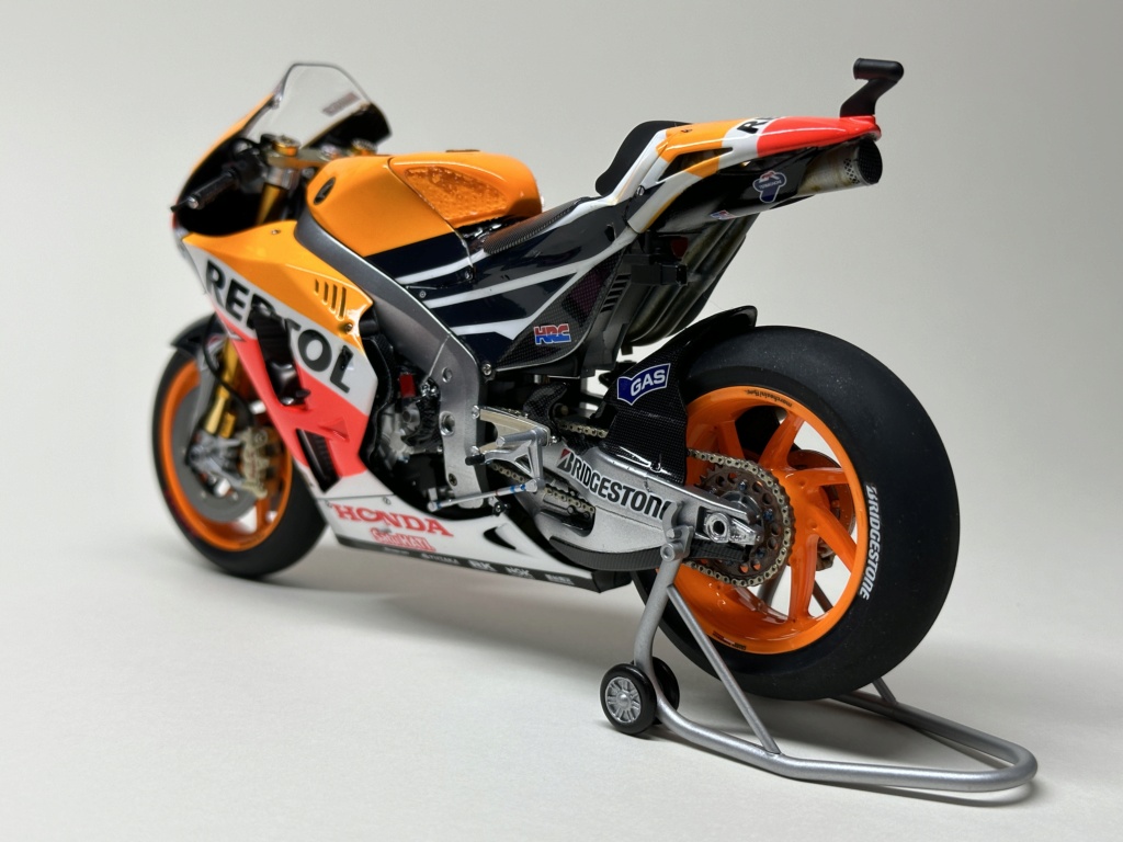 * 1/12 HONDA RC213V REPSOL TAMIYA - Page 5 Img_9833