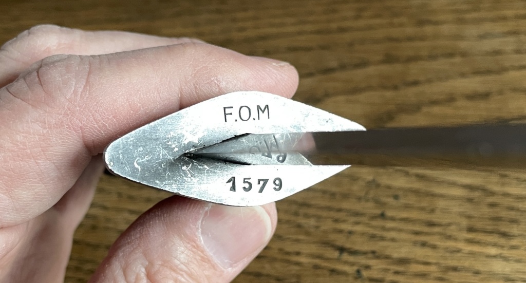Dague F.O.M 8b3c1310