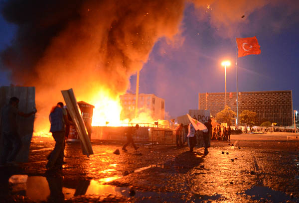 Violentes manifestations en Turquie - Page 2 06-pla10