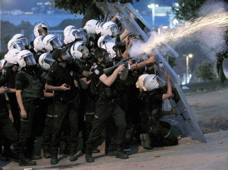 Violentes manifestations en Turquie 1387