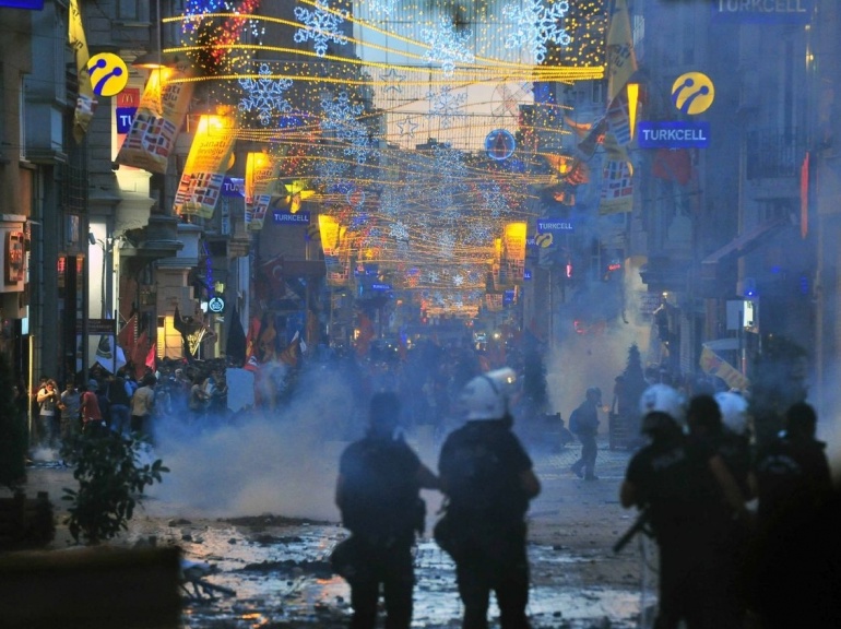 Violentes manifestations en Turquie 2713