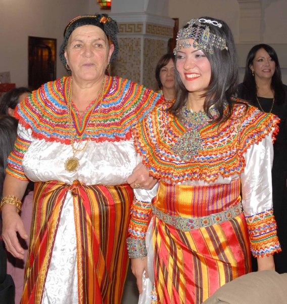 journée de mobilisation pour toute la journée du jeudi 25 avril au Lycée mixte d’El Kseur pour que toutes les filles soient vêtues en robes kabyles 616