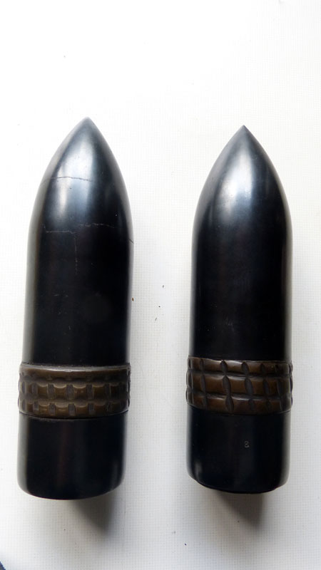 Deux obus et une chatelaine P1070810