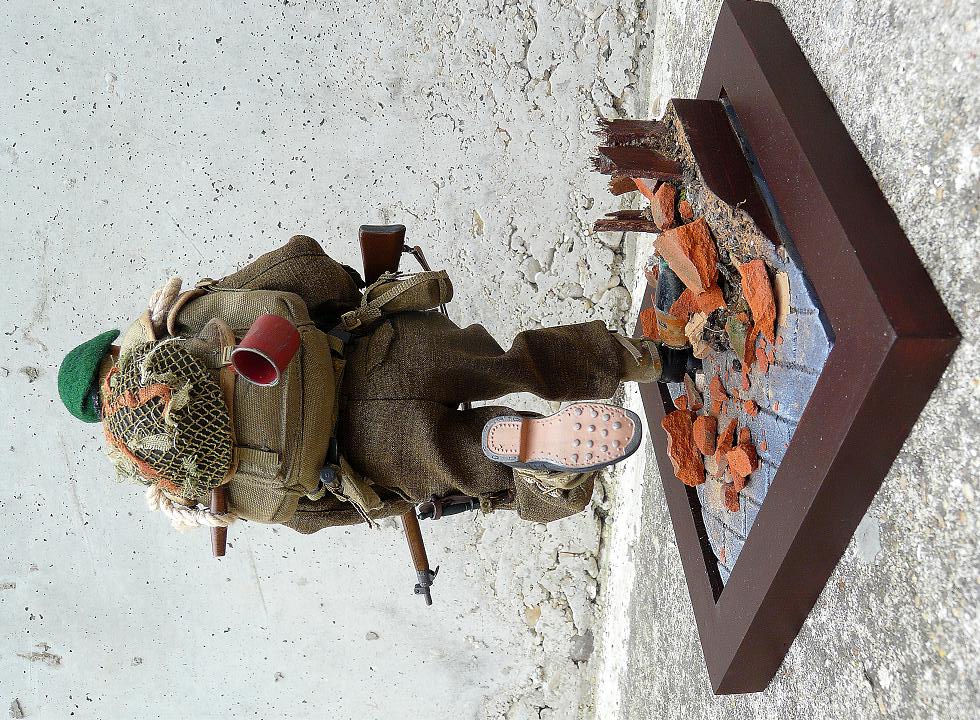 Figurine N° 31 : Commando kieffer (cpt speirs) Kieffe13