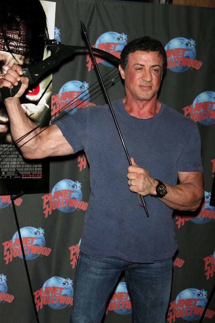 Stallone et le Planet Hollywood - Page 8 09b_sy10