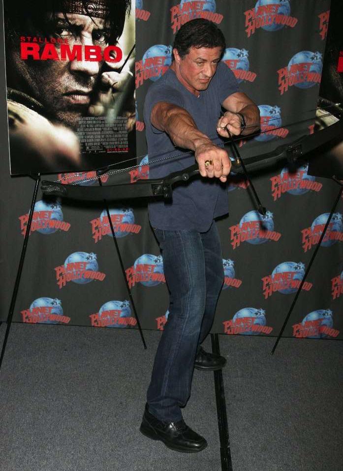 Stallone et le Planet Hollywood - Page 8 20a_bh10