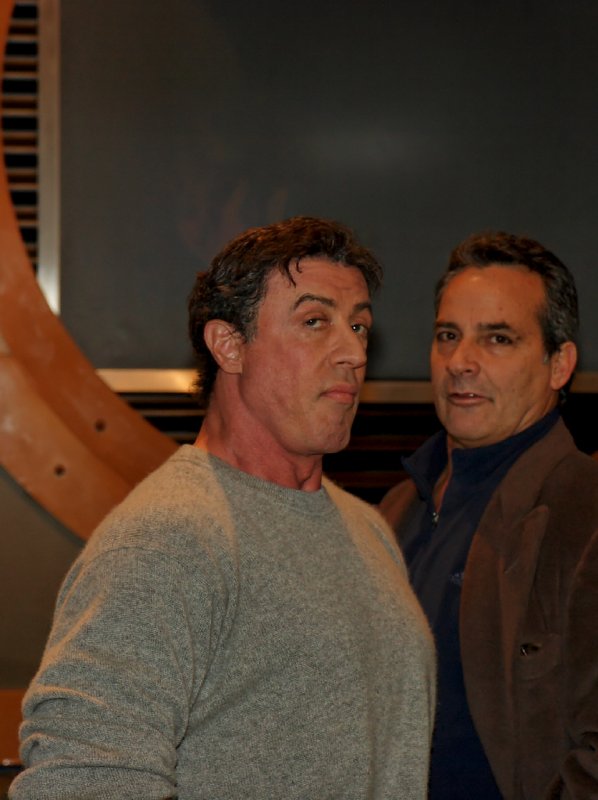 Stallone et le Planet Hollywood - Page 6 800_id10