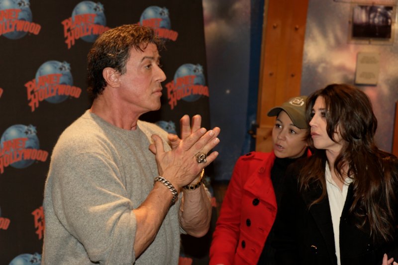 Stallone et le Planet Hollywood - Page 6 800_id13