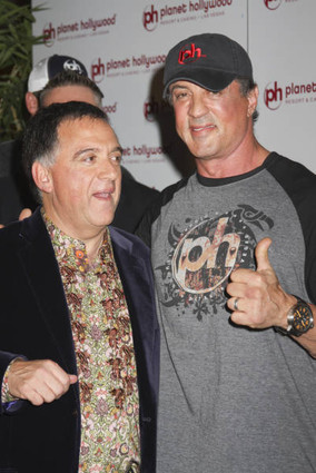 Stallone et le Planet Hollywood - Page 6 Sylves10