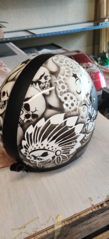 Peinture sur casque à l'aérographe Img_2059