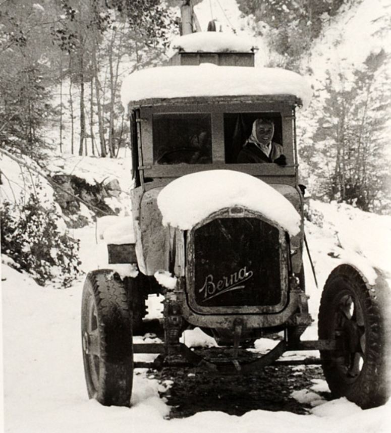 TRONCONNEUSES et travail en forêt....en photos d'époque - Page 4 67410