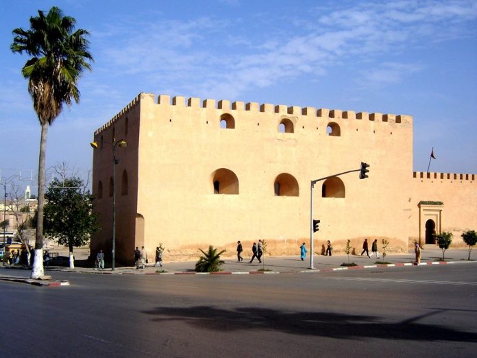 Meknès, la Ville Ancienne et les 2 Mellahs - 3 - Page 8 Borj_b10