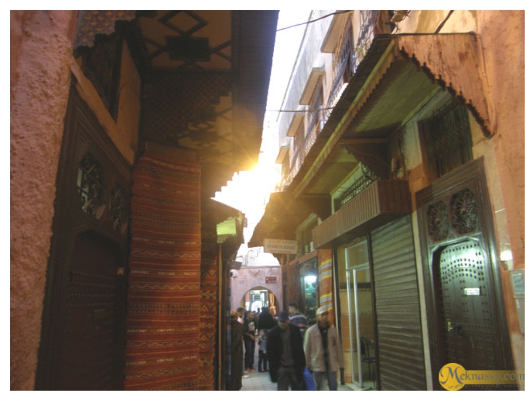 Meknès, la Ville Ancienne et les 2 Mellahs - 3 - Page 17 Rue_mz10
