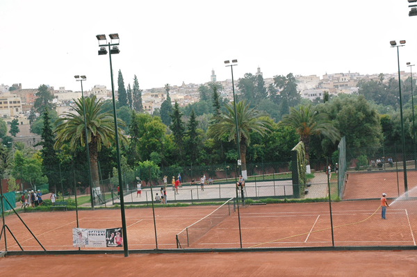 Meknès, la Ville Ancienne et les 2 Mellahs - 3 - Page 9 Tennis10