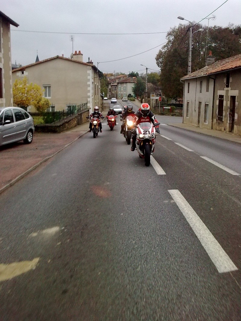 balade chez Ducati Poitiers samedi 31 . - Page 5 Photo025