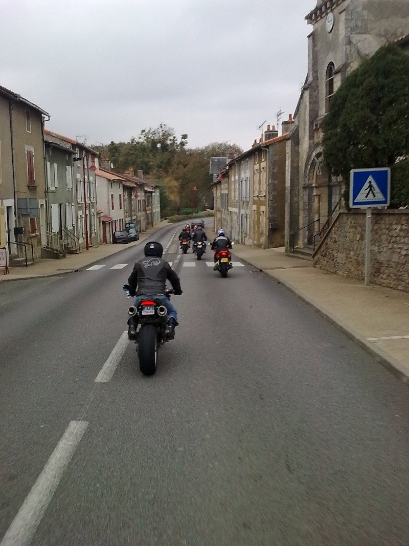 balade chez Ducati Poitiers samedi 31 . - Page 5 Photo027