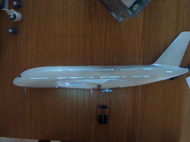 A380 - 1/144 Eclairé, volets sortis. Dsc01917