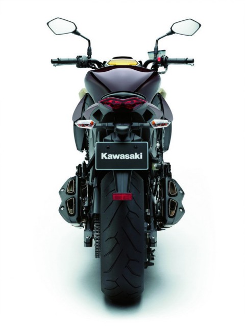 2010 - La Kawasaki Z 1000 devient encore plus agressive. 18_64012