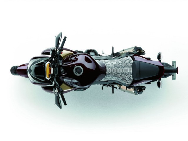 2010 - La Kawasaki Z 1000 devient encore plus agressive. 21_64012