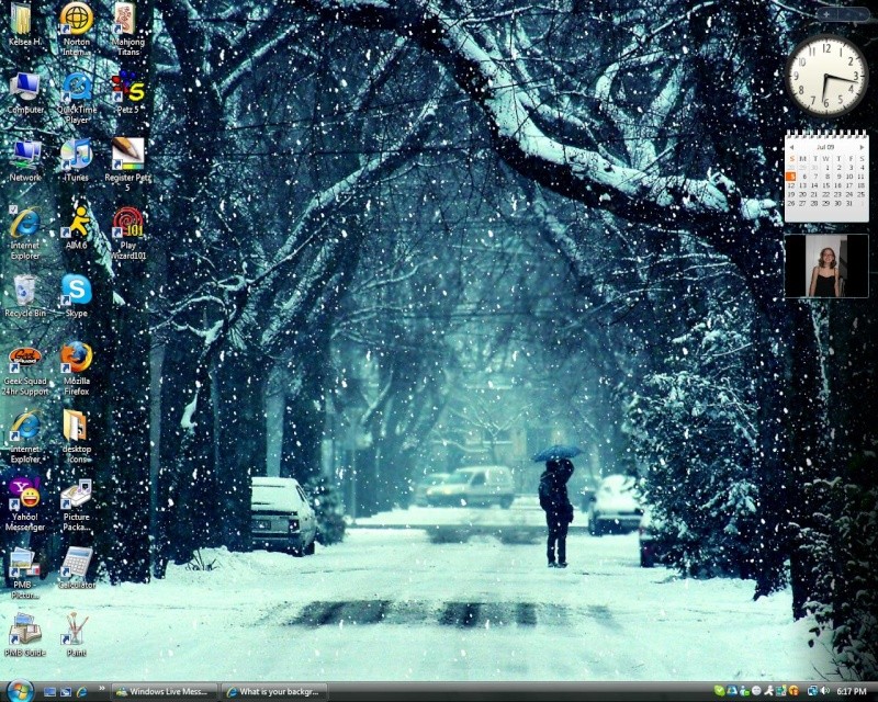 What is your background/desktop at the moment? - Page 16 Bkrd_110