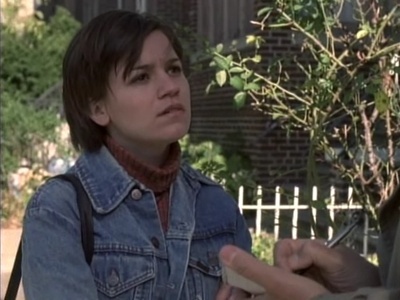 Anna dans "Law And Order" (1999) Normal24