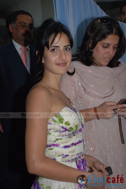 Salman and Katrina at Amrita Arora's wedding 05katr10