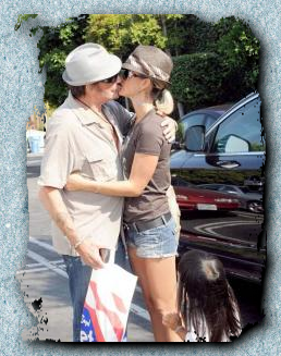 Quand Johnny et Laeticia s'embrassent, Jade ça l'éclate ! 2009-211