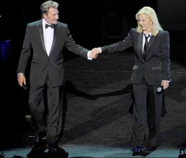 Sylvie et Johnny chantent "l'hymne à l'amour" à l'Olympia 2009-233