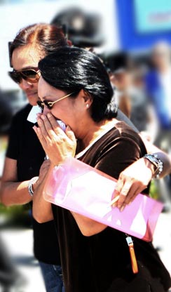 Arroyo cries over aides' death, renews her faith amid tragedy Crying10