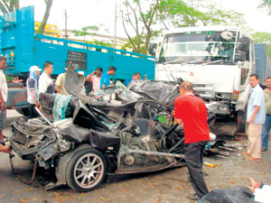 Lima beranak, bayi maut kereta bertembung lori di Maran Mh_03_10