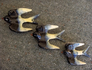 Who are these swallows made by? They are ex-estate and are very old ... Hpim6127