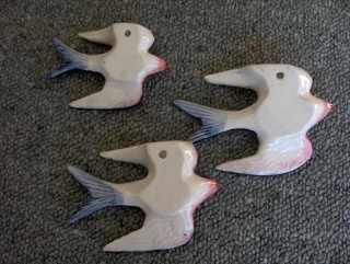 Who are these swallows made by? They are ex-estate and are very old ... Hpim6128