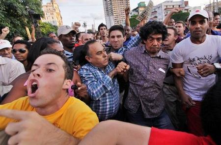 AGREDEN A REINALDO ESCOBAR ESPOSO DE YOANI SANCHEZ Escoba12