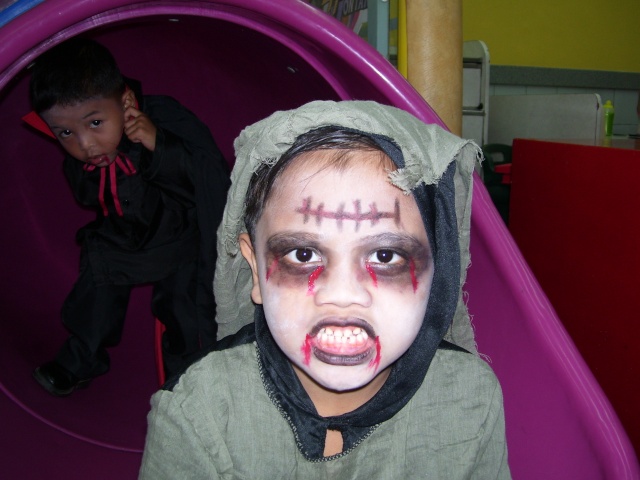 Jarred Kar's Halloween Party 09 100_1815