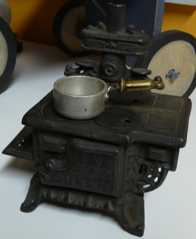 cuisinière miniature en fonte Poele_11