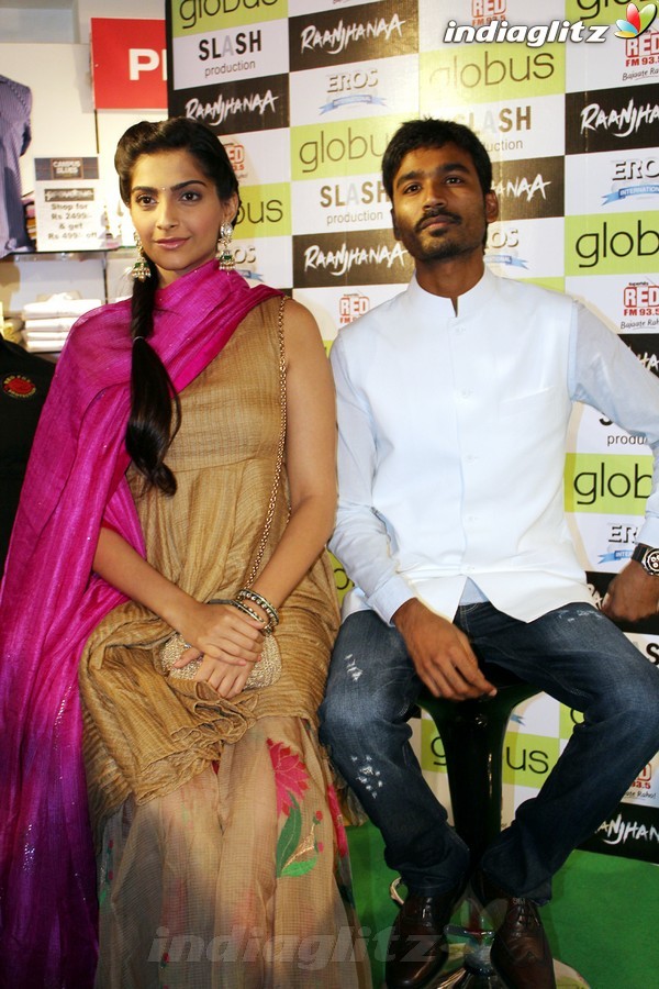 Sonam, Dhanush Celebrate 'Campus Blues' Dhau1813