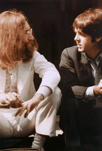 puntata speciale di Blunotte....di e con....Carlo lucarelli...."lo strano caso di Musiche di merda" Lennon10