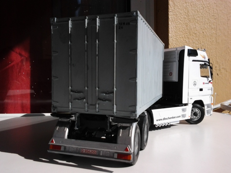 Italeri Mercedes Benz Actros mit 2x20" Container Foto0515