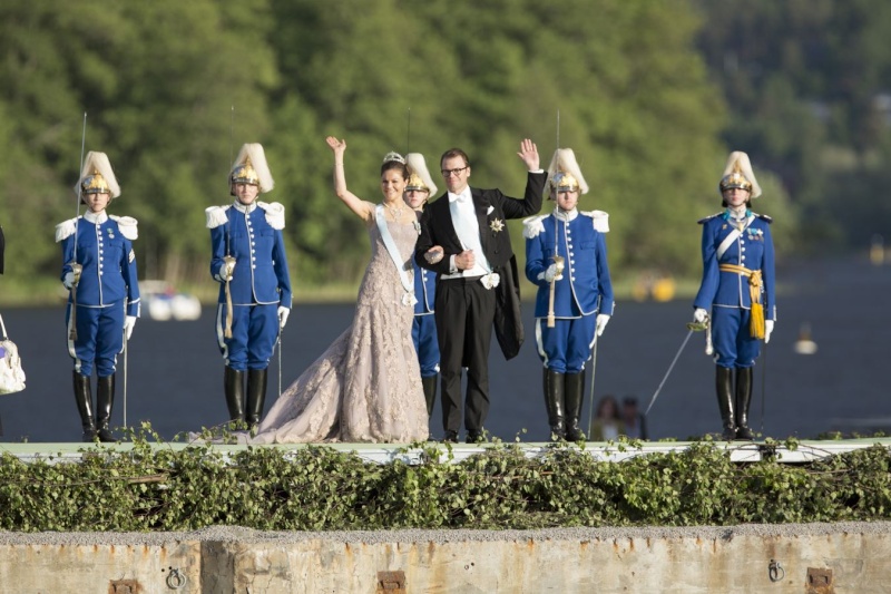 Sweden's Princess Madeleine weds - Page 2 Weddin12