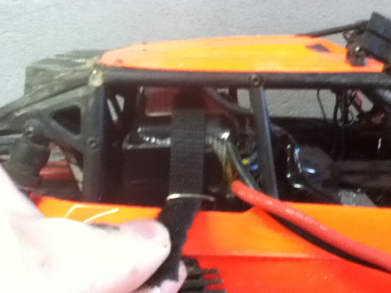 relocalisation de batterie pour mon Axial exo buggy Img_0713