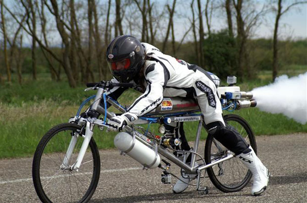 263 km/h sur un vélo propulsé Record10