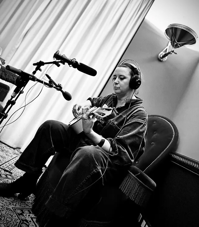12/7/21 - Paris, France, Inter Radio Session 3173