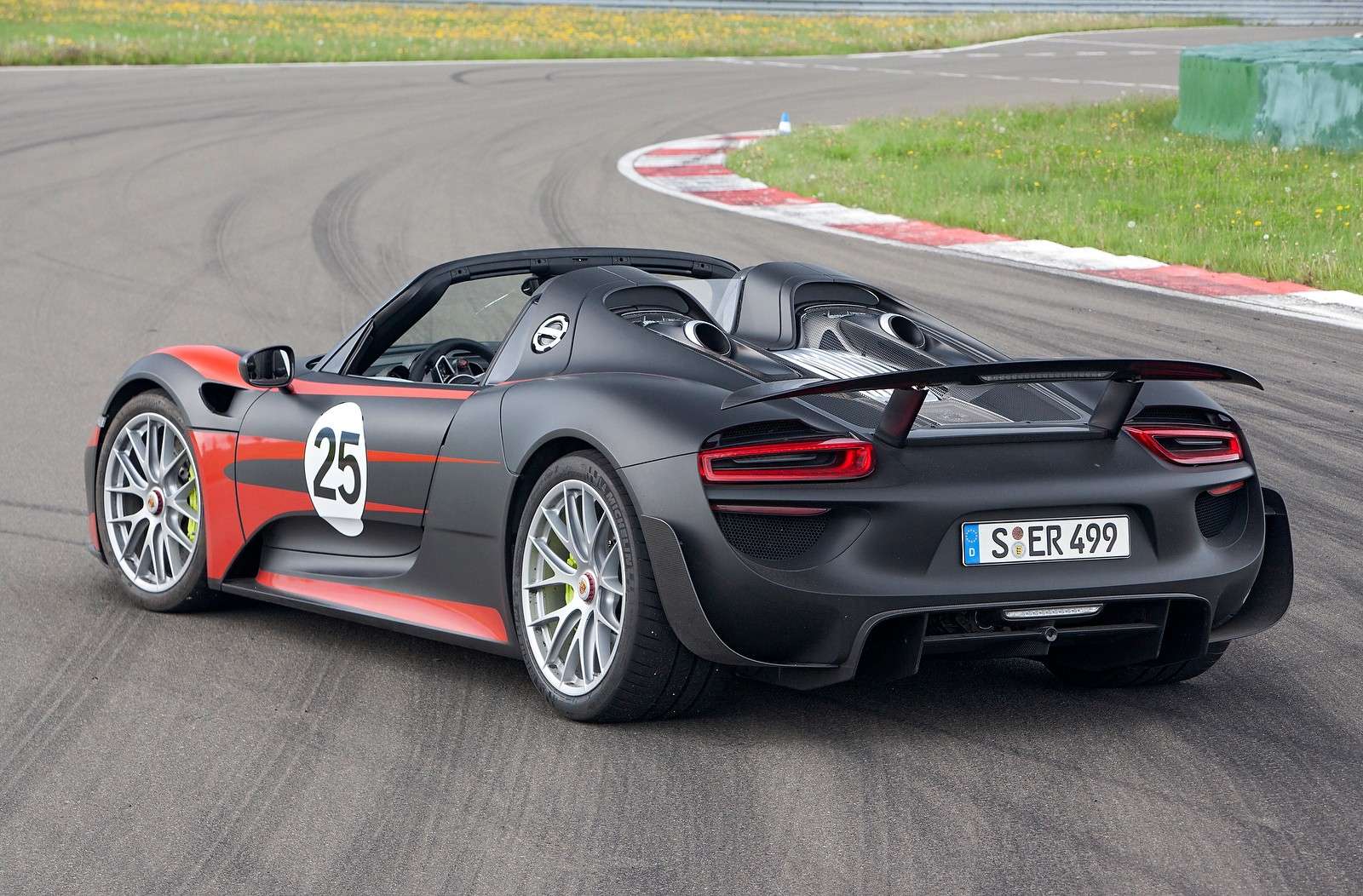 2013 - [Porsche] 918 Spyder - Page 8 87389211