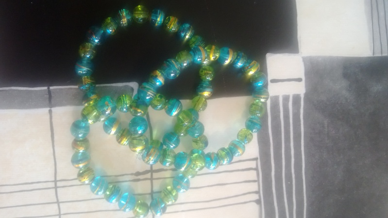 vente de bracelets en perle de verre au profit du Mordant Wp_20114