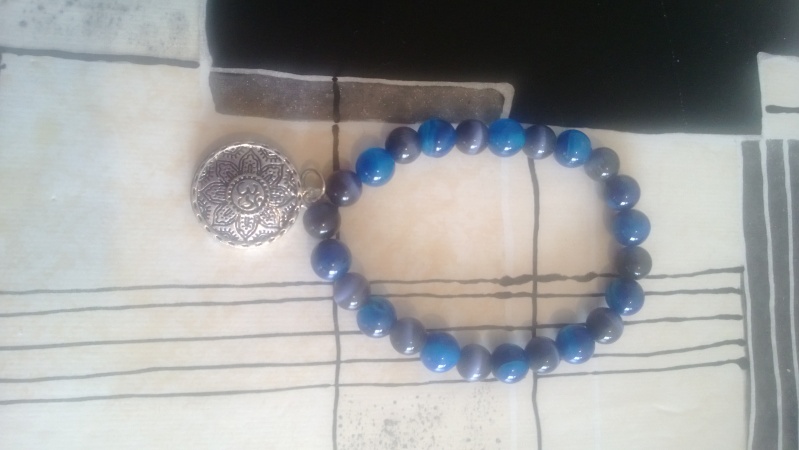 vente de bracelets en perle de verre au profit du Mordant Wp_20115