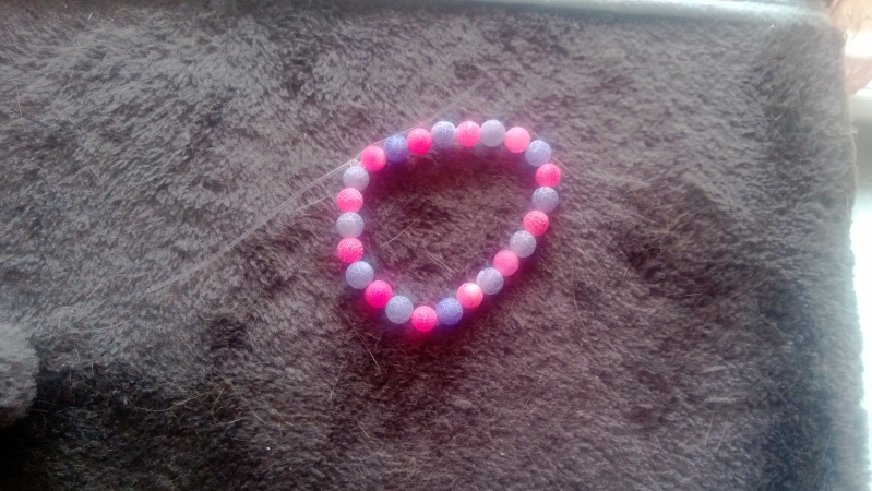 vente de bracelets en perle de verre au profit du Mordant Wp_20118