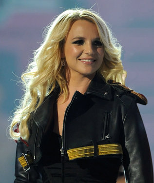 New Britney Message About "ooh La La" رسالة جديدة من بريتني بخصوص أو لا لا Llbrl_10