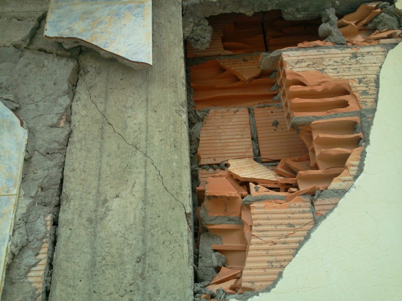les dégâts du séisme a aokas(bejaia) Photo351