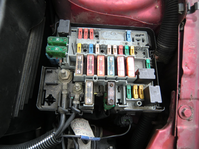 [ Peugeot 206 2.0 HDI an 2001 ] Problème d'alimentation de la pompe de gavage Fusibl13